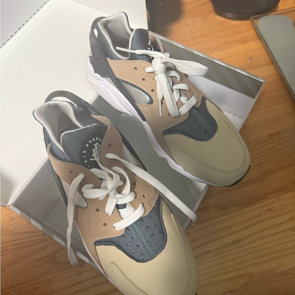 Nike Air Huarache Red and Gray Box